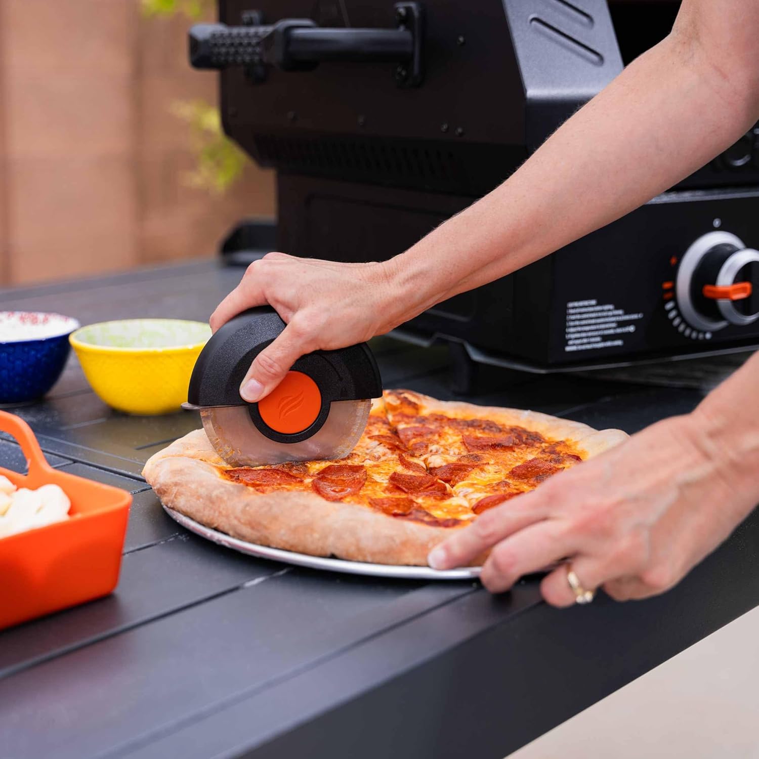 Blackstone 5879 Cortador de pizza, negro y naranja