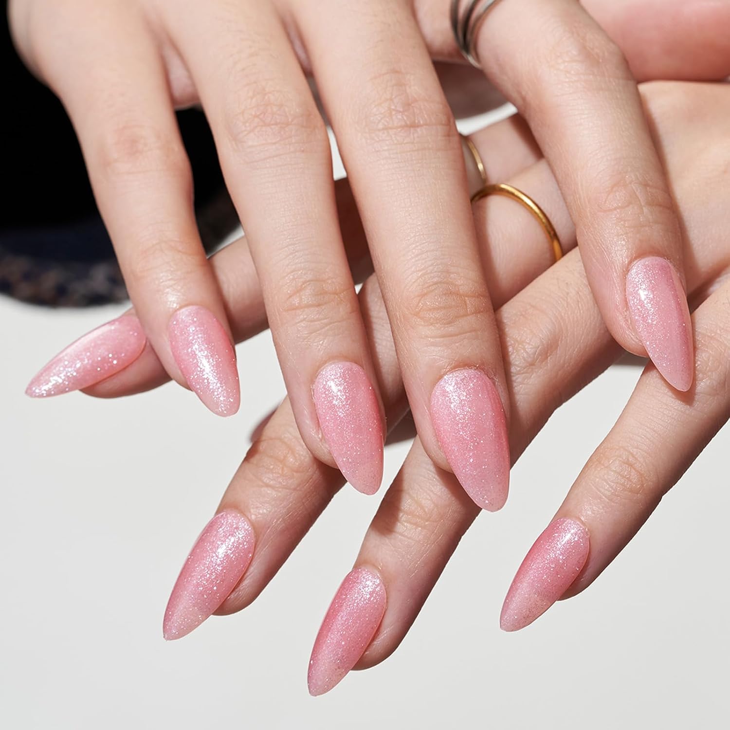 GLAMERMAID Uñas postizas a presión de almendra medianas, hechas a mano con purpurina plateada con esmalte de uñas rosa claro, pegamento en las uñas,