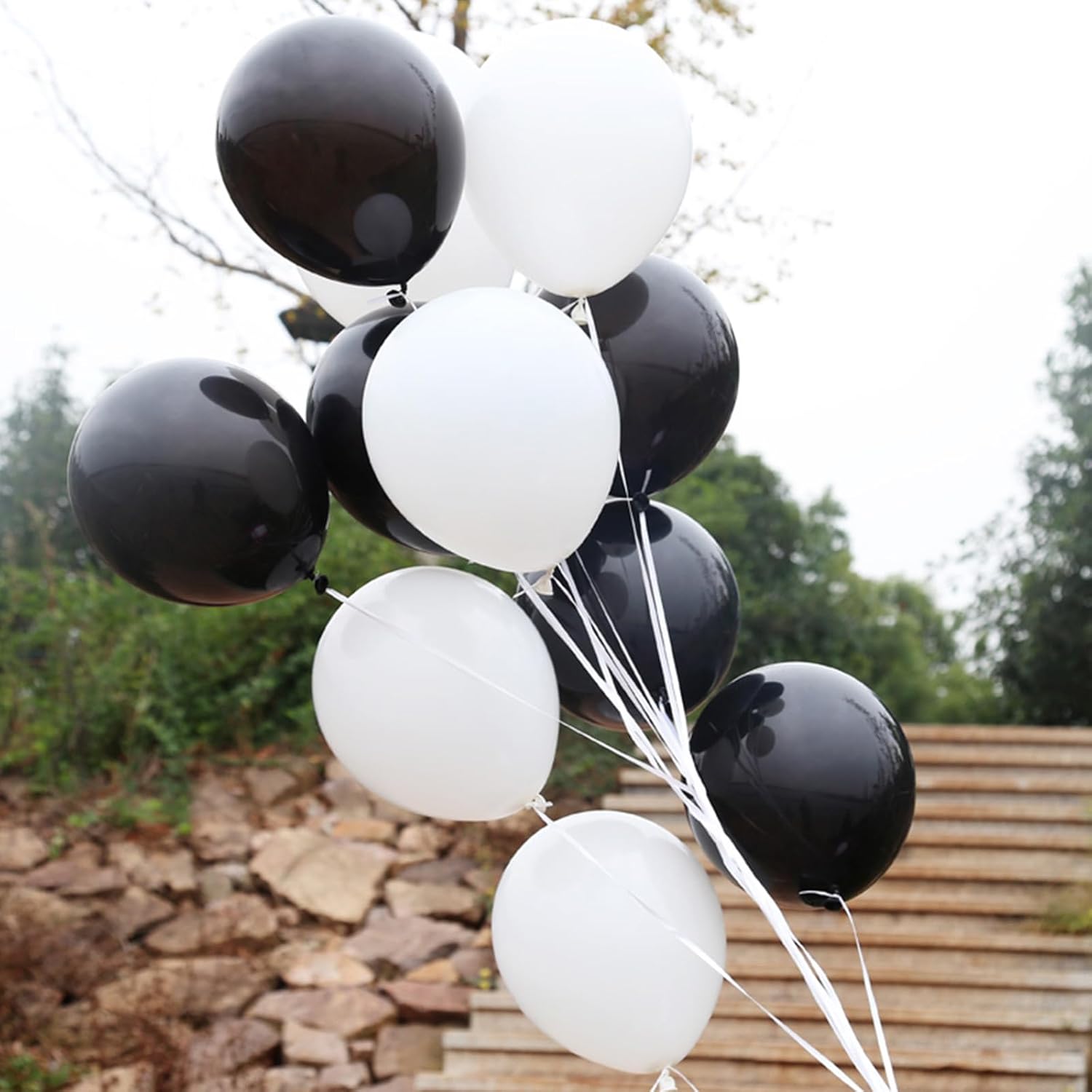 100 globos blancos y negros de látex gruesos de 12 pulgadas para decoraciones de cumpleaños, bodas, fiestas de graduación (globo blanco negro)