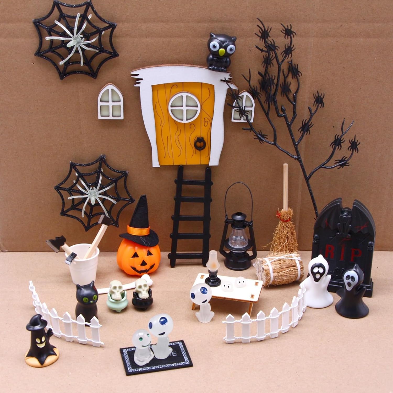 BinaryABC Casa de muñecas de Halloween, accesorios de jardín en miniatura, accesorios de jardín de hadas de Halloween, accesorios de pueblo de