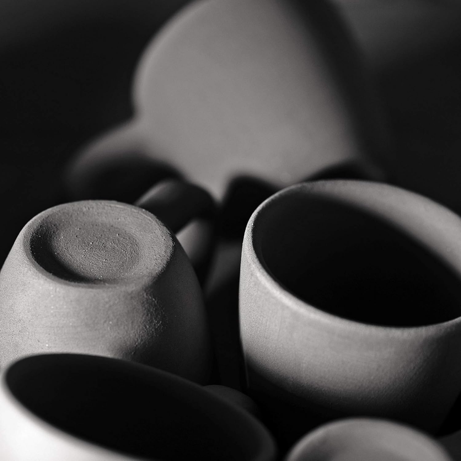 City to Cottage Taza de cerámica hecha a mano con lunares blancos y negros de 10 oz10.1 fl oz, chocolate caliente, café, taza de té, taza con mango