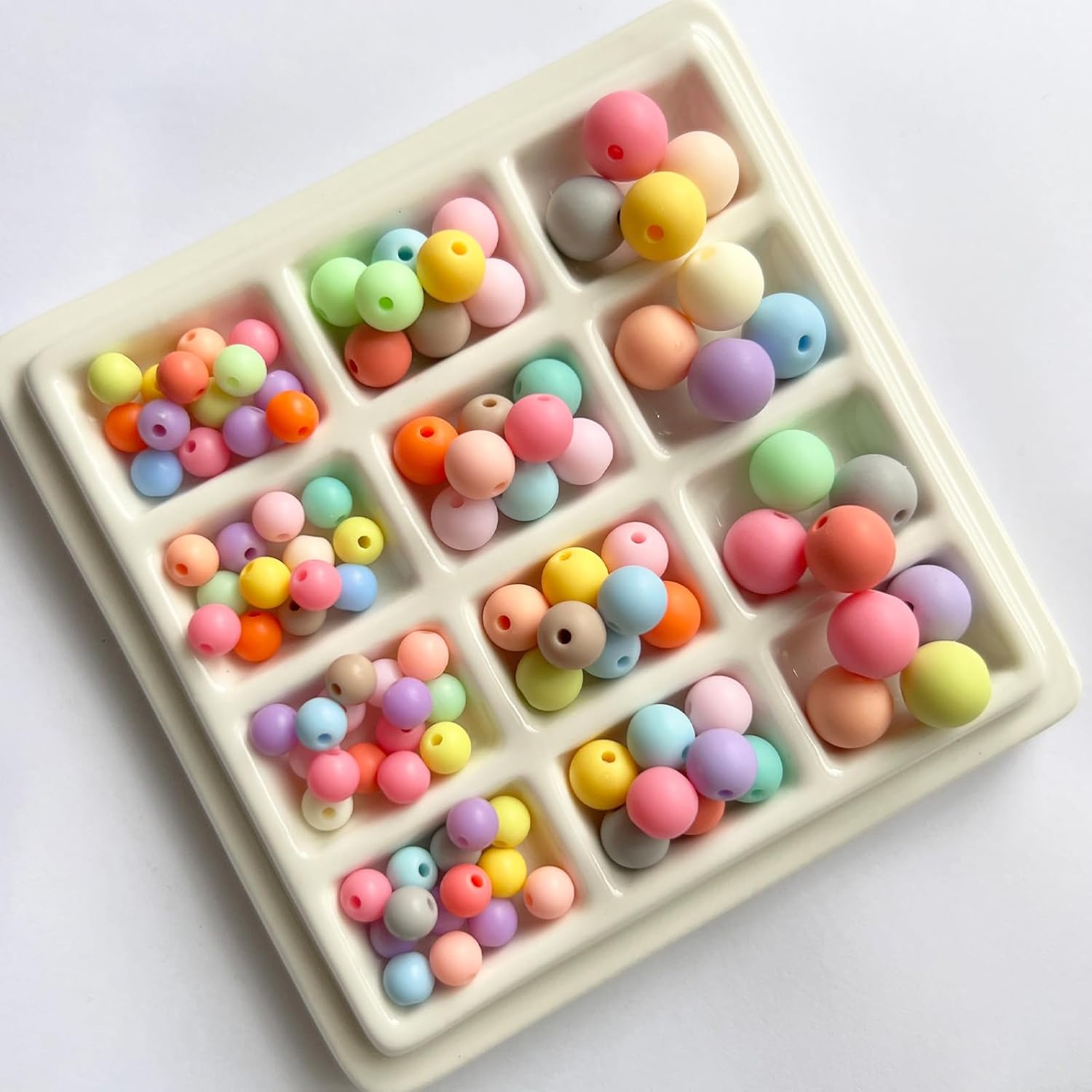 700 cuentas redondas acrílicas de tamaño mixto, bolas acrílicas redondas mate de 0.236 pulgadas, 0.315 pulgadas, cuentas de resina plástica para