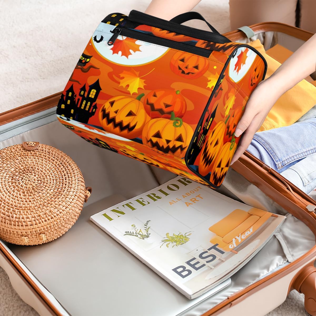 Halloween Toiletry Bag for Women Travel Makeup Organizer with Hanging Hook Traveling Cosmetic Bags for Toiletries Accessories