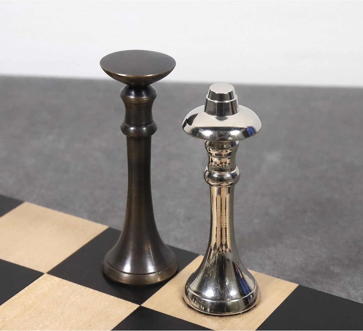 RoyalChessMall – Juego de piezas de ajedrez de lujo de latón contemporáneo de 3.1 pulgadas, plata y antiguo