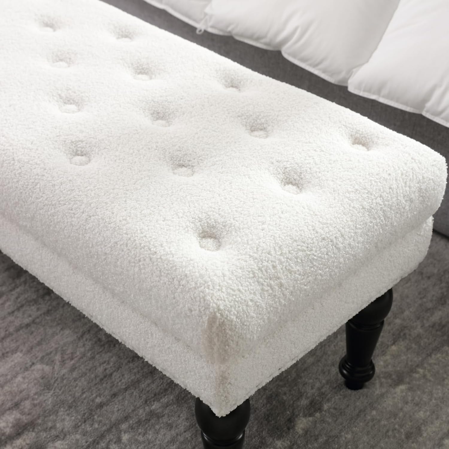 Banco tapizado moderno, de 45 pulgadas, sherpa para dormitorio, banco otomano con botones copetudos y patas de madera maciza para dormitorio, sala