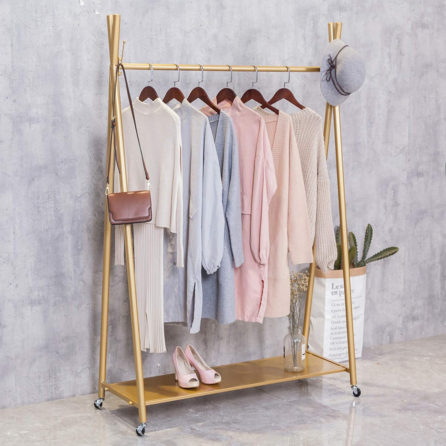 Perchero moderno y simple de metal resistente tipo X con ruedas, estante de ropa para exhibición al por menor, bolsas para zapatos, organizador de