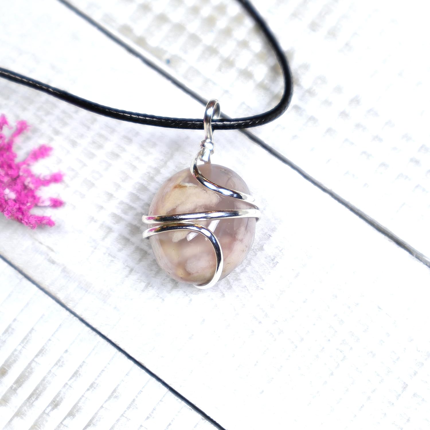 Collar de cristal de ágata de flores, colgante envuelto en alambre de ágata de flor de cerezo. Cristal curativo para calma, estabilidad y
