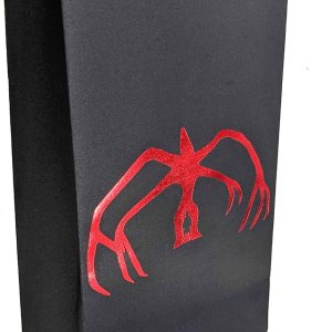 Stranger Black Party – Bolsas de papel de papel con papel de aluminio rojo, tema extraño, paquete de 24, 4.5 x 7.5 pulgadas Stranger Black Party – Bolsas de papel de papel con papel de aluminio rojo, tema extraño, paquete de 24, 4.5 x 7.5 pulgadas
