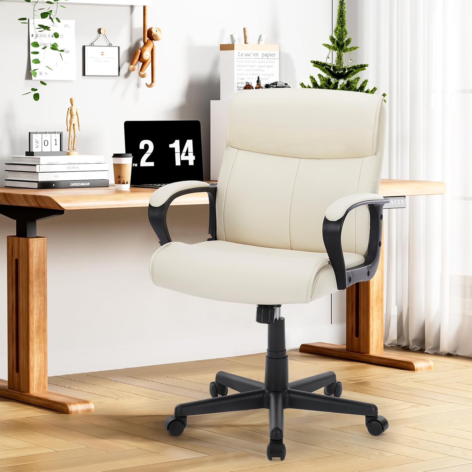 Sweetcrispy Silla de oficina ejecutiva con reposabrazos acolchados de altura ajustable, giro de 360 grados, soporte lumbar, piel sintética, color