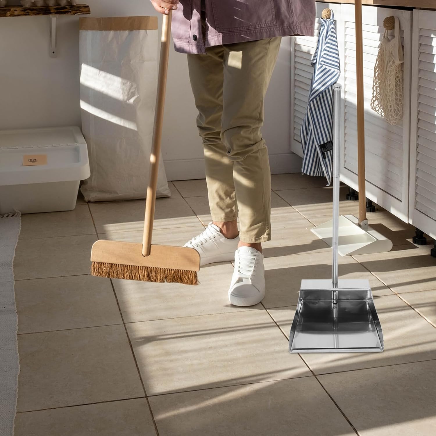 Recogedor de pie resistente con mango largo vertical para interiores y exteriores, suministros de limpieza para vestíbulo, garaje, hogar y patio,
