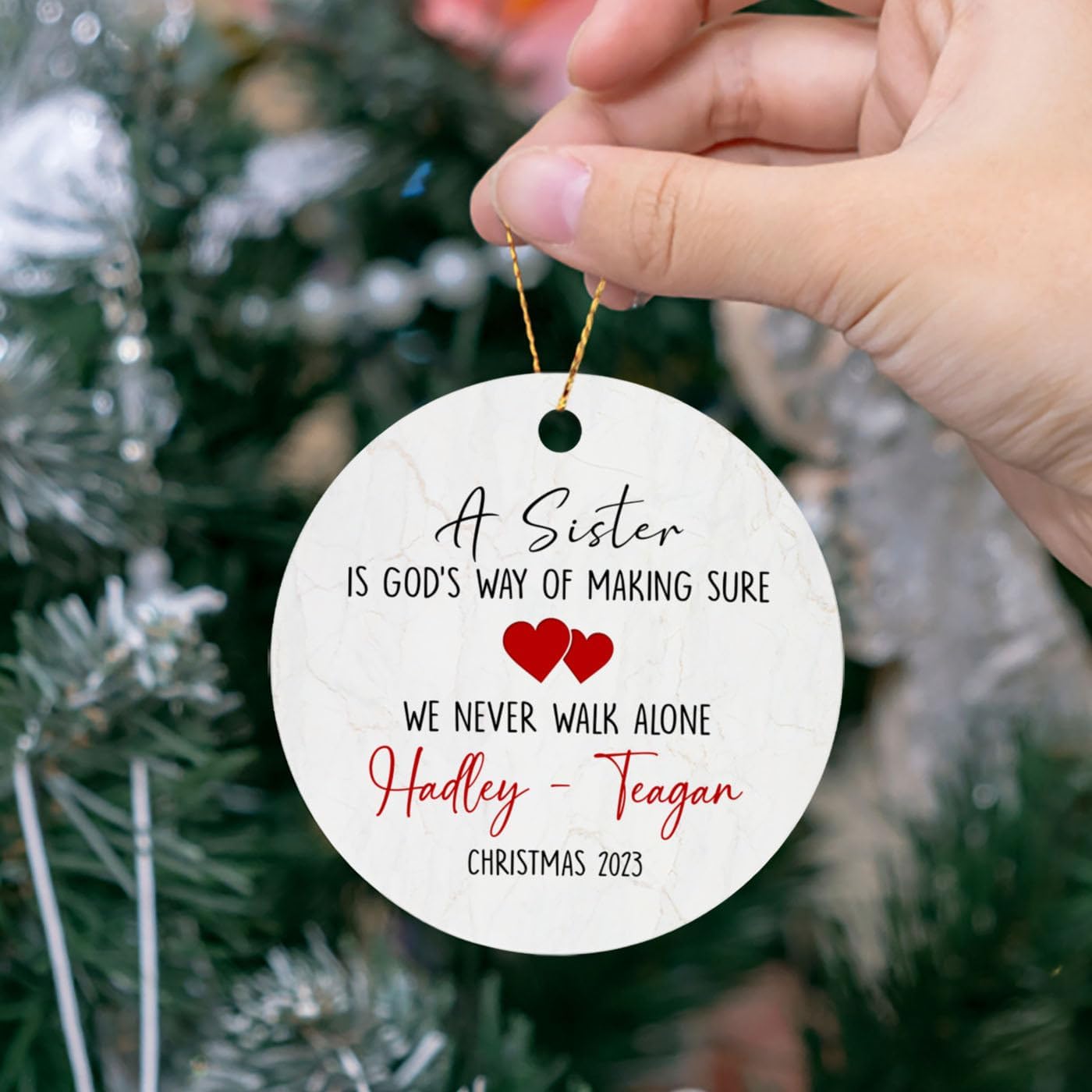 Sister is God’s Way of Making Sure We Never Walk Alone – Recuerdo para decorar Navidad, adorno personalizado para árbol de Navidad, regalo para