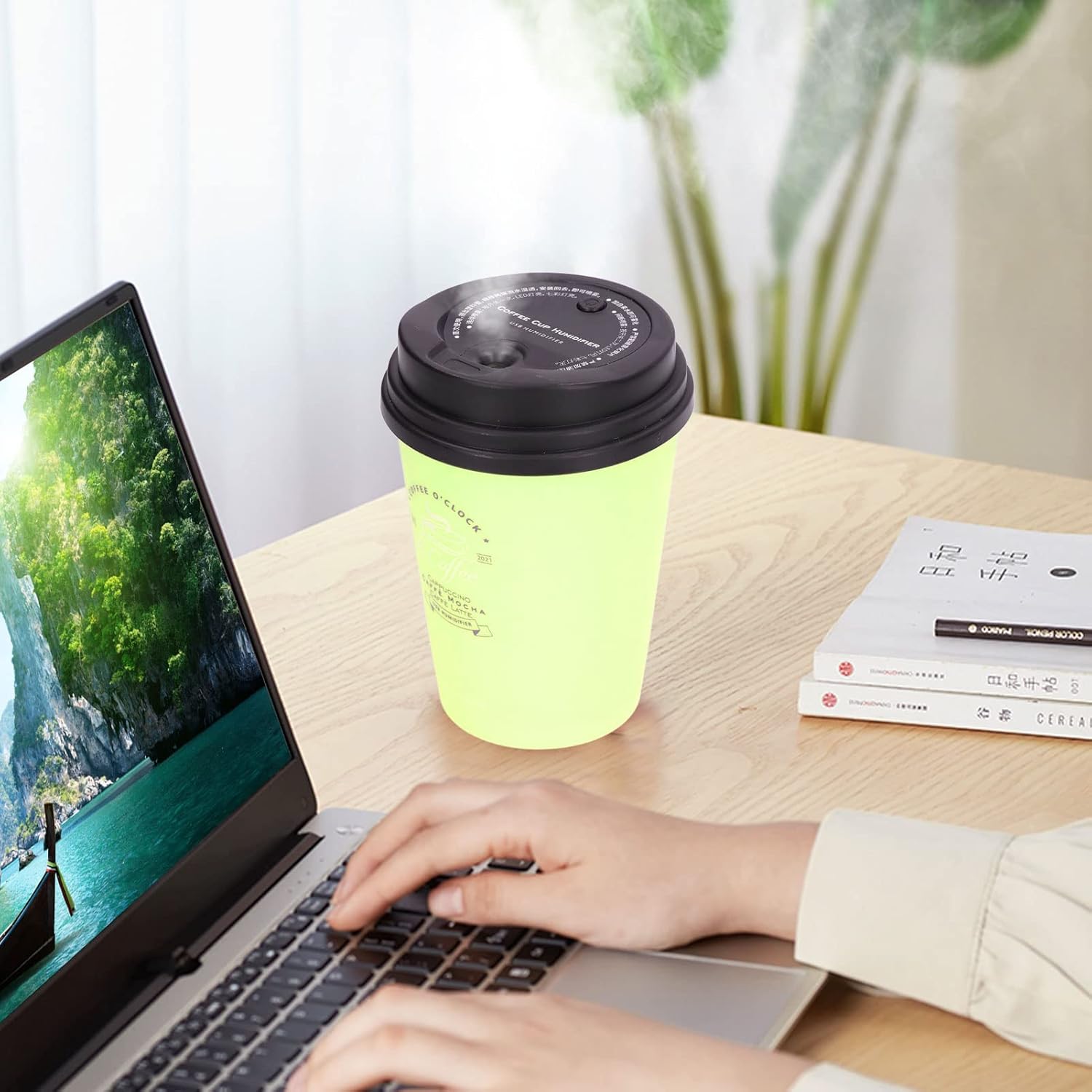 Mini humidificador, taza de café USB de 10.1 fl oz, humidificador de escritorio de apagado automático de bajo ruido, difusor de humidificador para