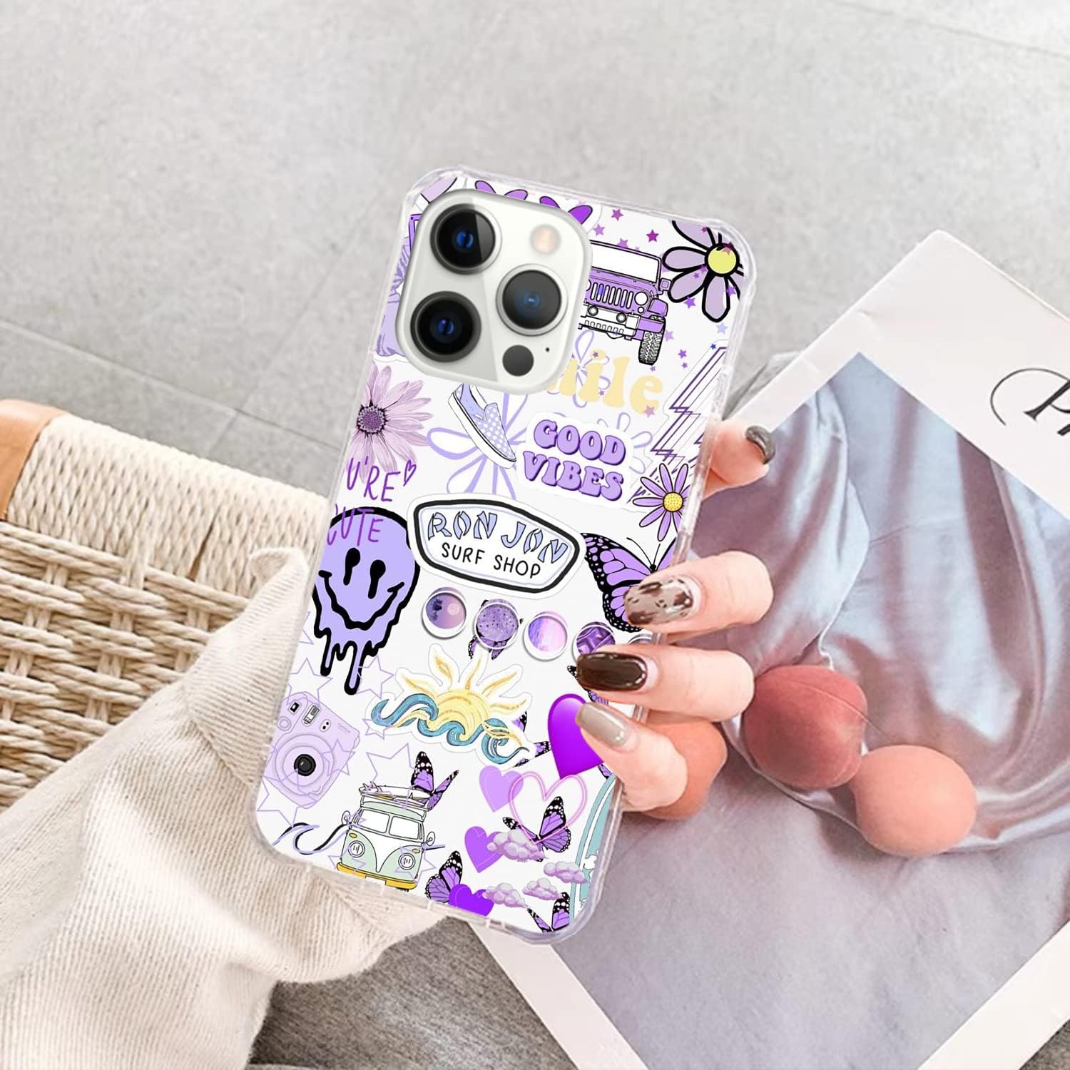 Funda retro con diseño de mariposas y caras fundidas de Good Vibes para iPhone 12iPhone 12 Pro, estuche de collage morado estético Trippy para