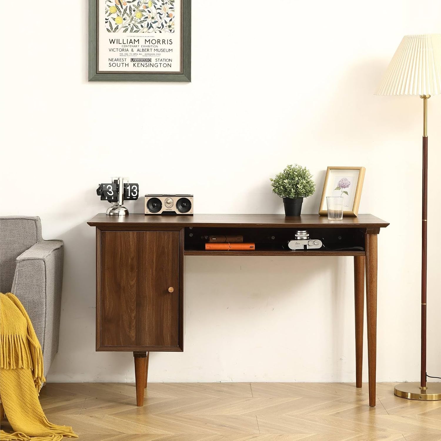 FRITHJILL Escritorio pequeño de 47.24 pulgadas con acabado moderno de nogal y patas de madera maciza, ideal para uso doméstico y oficina