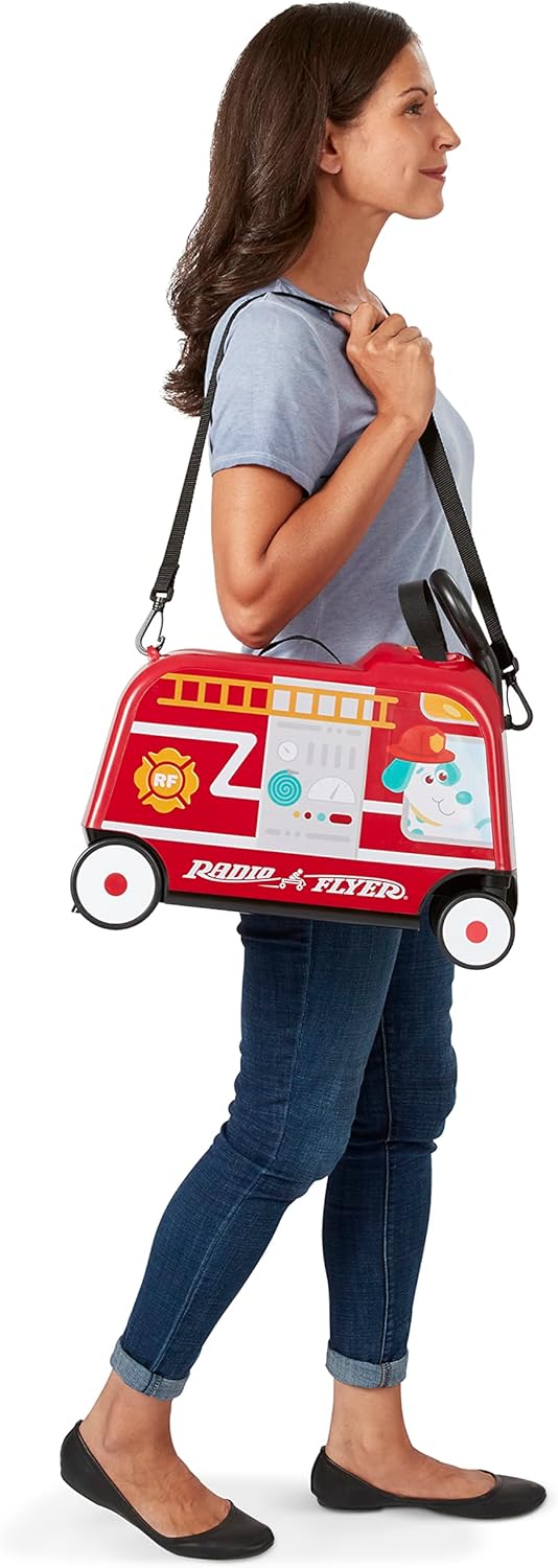 Radio Flyer Camión de bomberos Happy Trav’ler 3 en 1 con luces y sonidos, juguete para llevar, almacenamiento de mano para niños pequeños, edades de