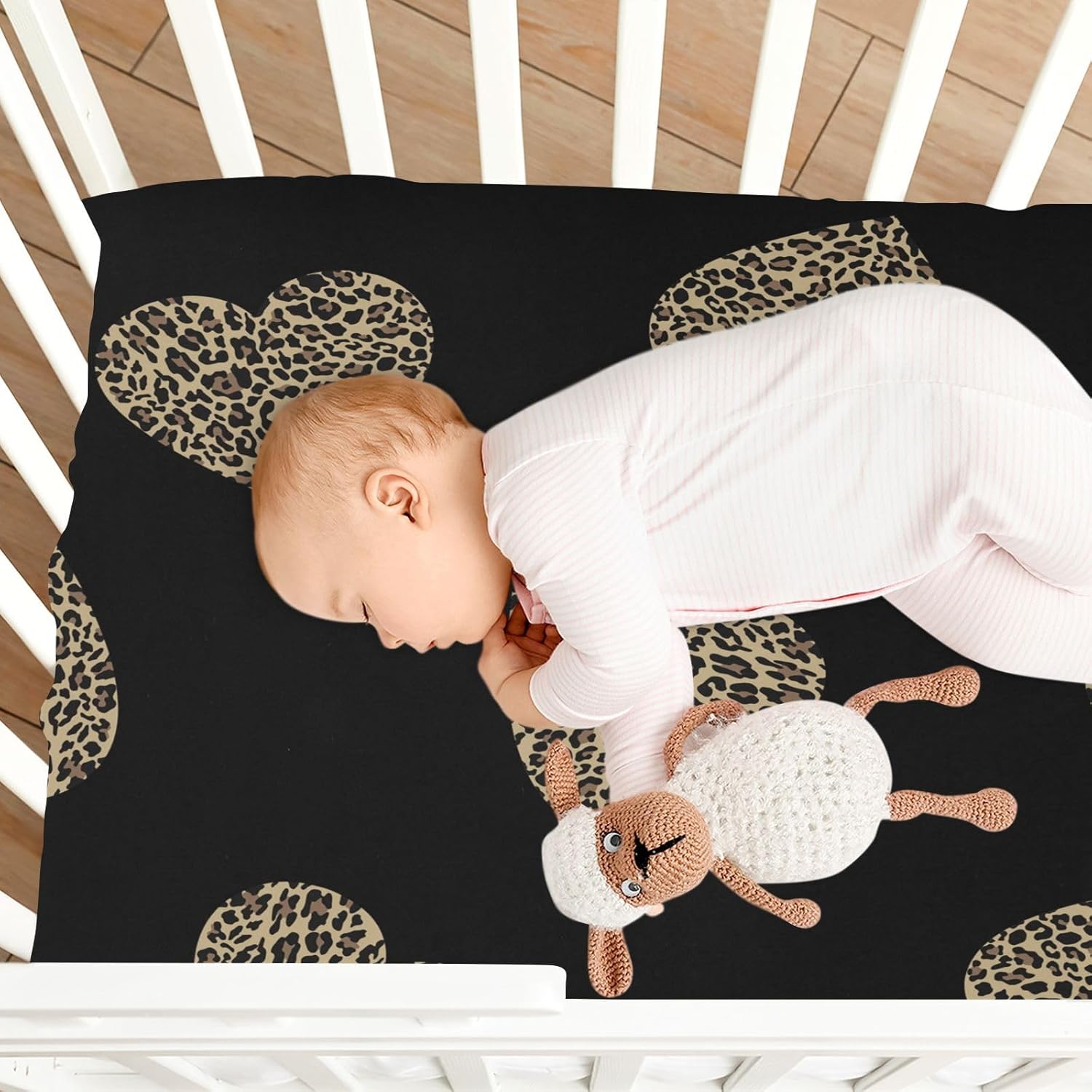 Love Hearts – Sábanas de cuna con patrón de leopardo para niños y niñas, sábanas bajeras para cuna de bebé, suaves y transpirables, sábanas pequeñas