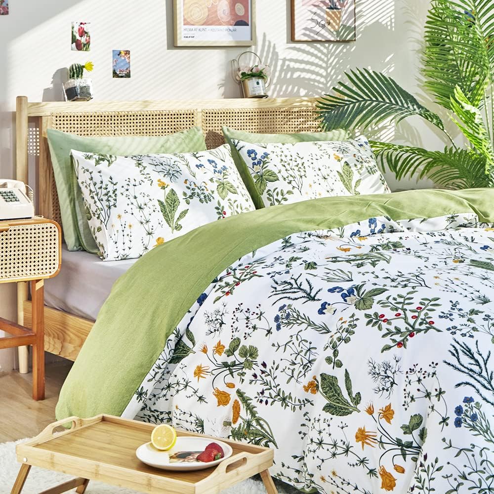 CLOTHKNOW Juego de edredón floral Queen verde y blanco, juego de edredón de flores para cama tamaño Queen, edredón de cama verde bohemio, juego de