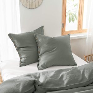 Simple&Opulence – Juego de 2 fundas europeas 100% lino con botón de coco (26 x 26 pulgadas), lino natural lavado de color liso, suave y transpirable Simple&Opulence – Juego de 2 fundas europeas 100% lino con botón de coco (26 x 26 pulgadas), lino natural lavado de color liso, suave y transpirable