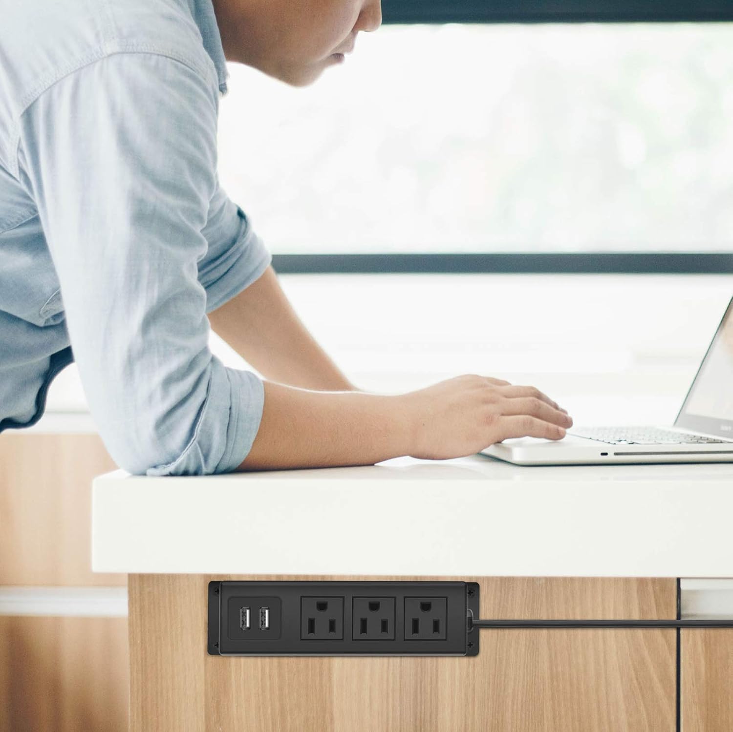 CCCEI Regleta de toma de corriente de montaje en pared con USB, enchufe plano grande para colocar debajo del escritorio, regleta de alimentación de