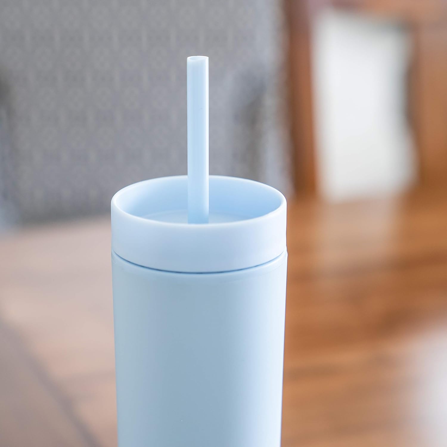 STRATA CUPS Perwinkle – Vasos delgados con tapas y popotes (paquete de 4), vasos acrílicos de color pastel mate de 16 onzas con tapas y pajillas,