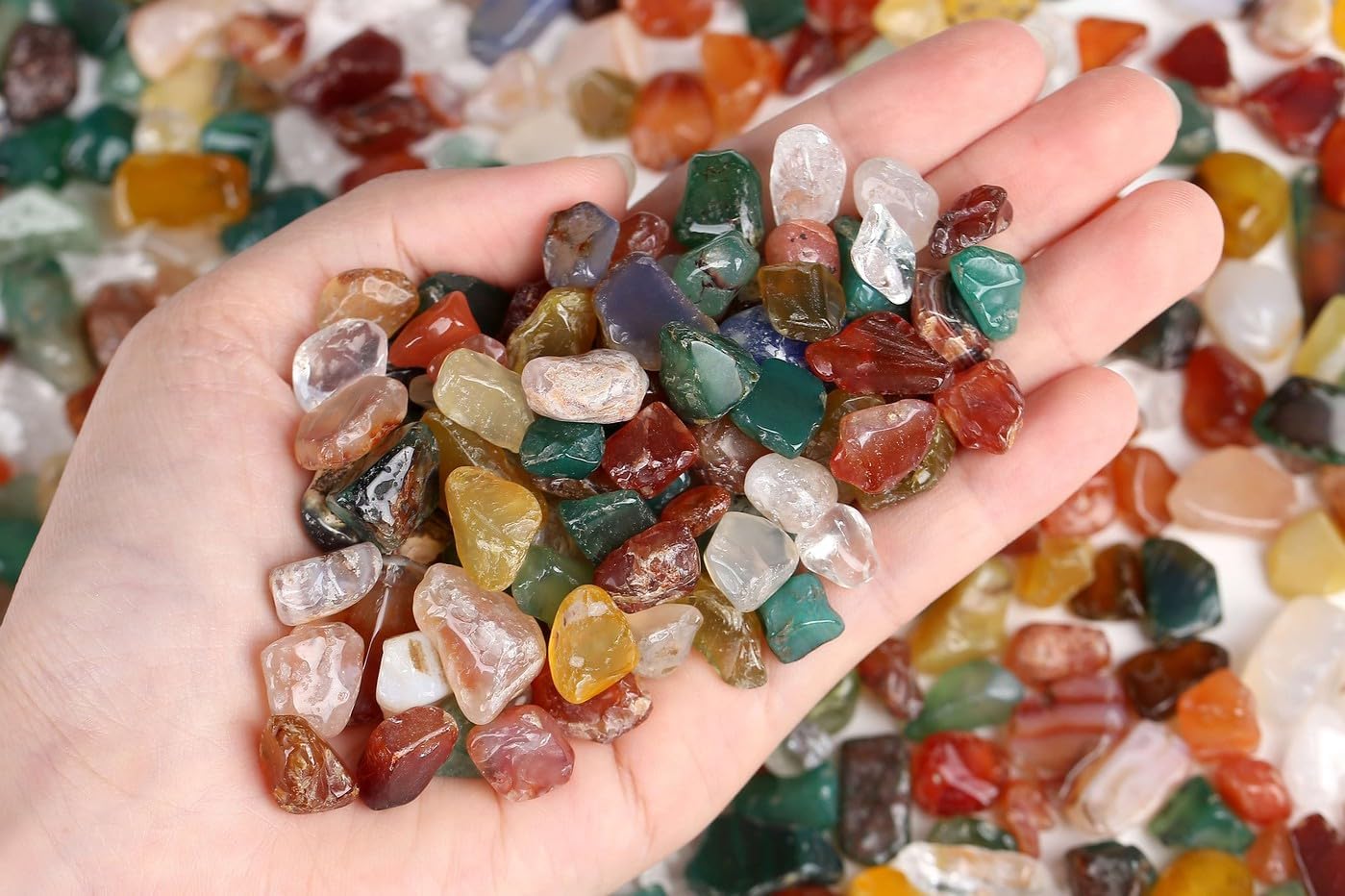 LAIDANLA Chips de cristal de piedra triturada de ágata colorida, piedras preciosas naturales curativas cristales de reiki, mini jarrón de cuarzo,