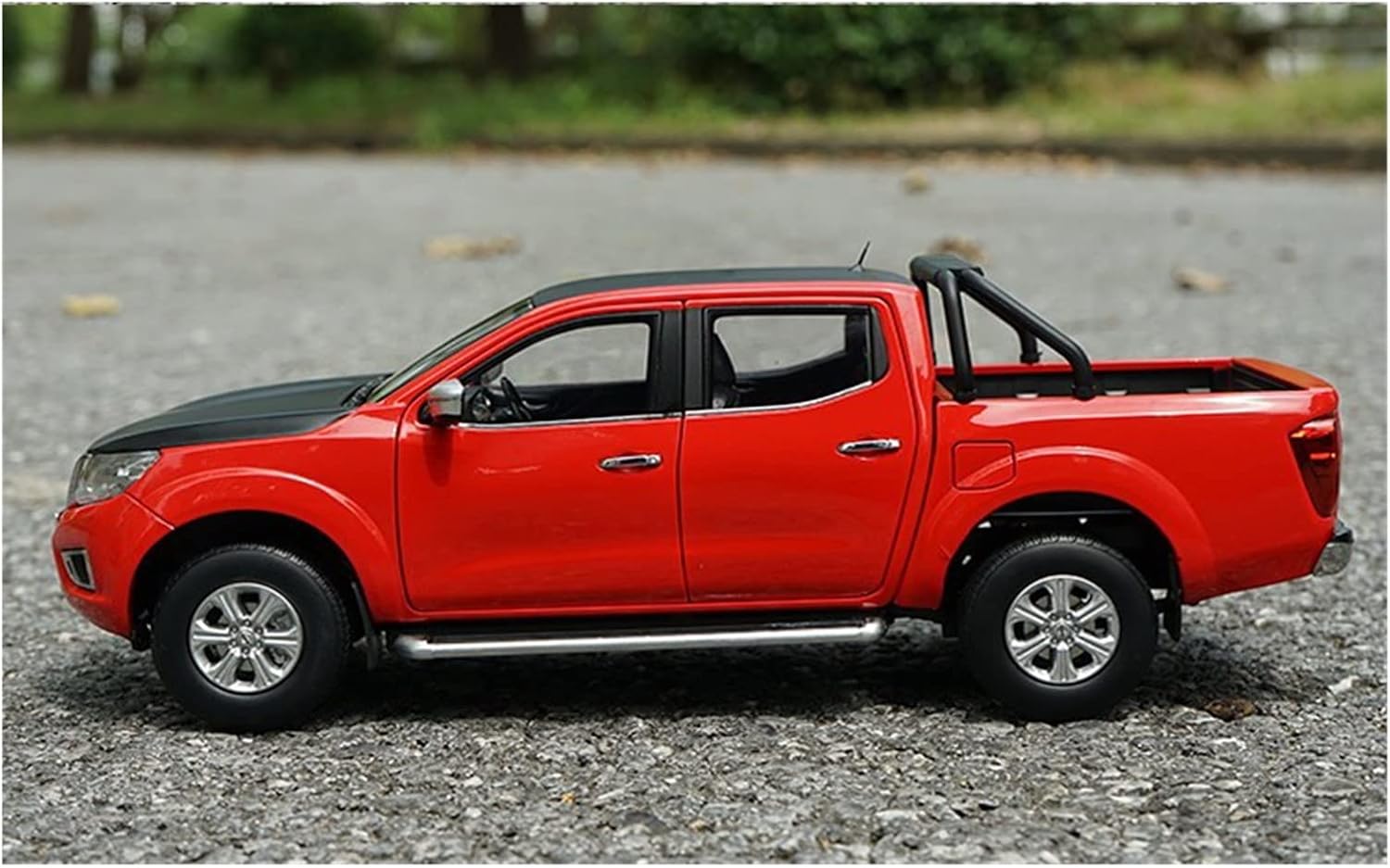 QCHIAN Modelo de coche de aleación fundida a presión para 118 Échelle Nissan NAVARA Camion Tout-Terrain Simulación Camion Alliage Camion Statique