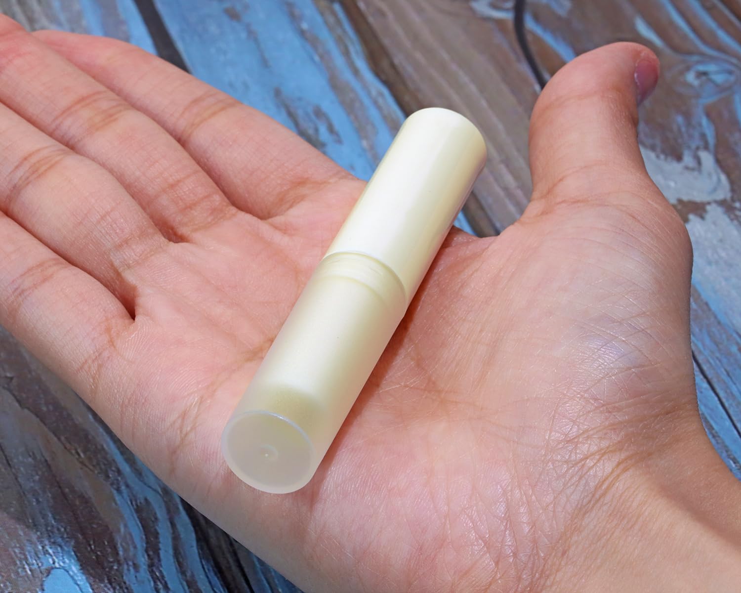 Mini Skater Tubos vacíos de bálsamo labial de 0.14 onzas, de plástico no tóxico, hecho en casa, barra labial hidratante con tapas, ajuste a granel