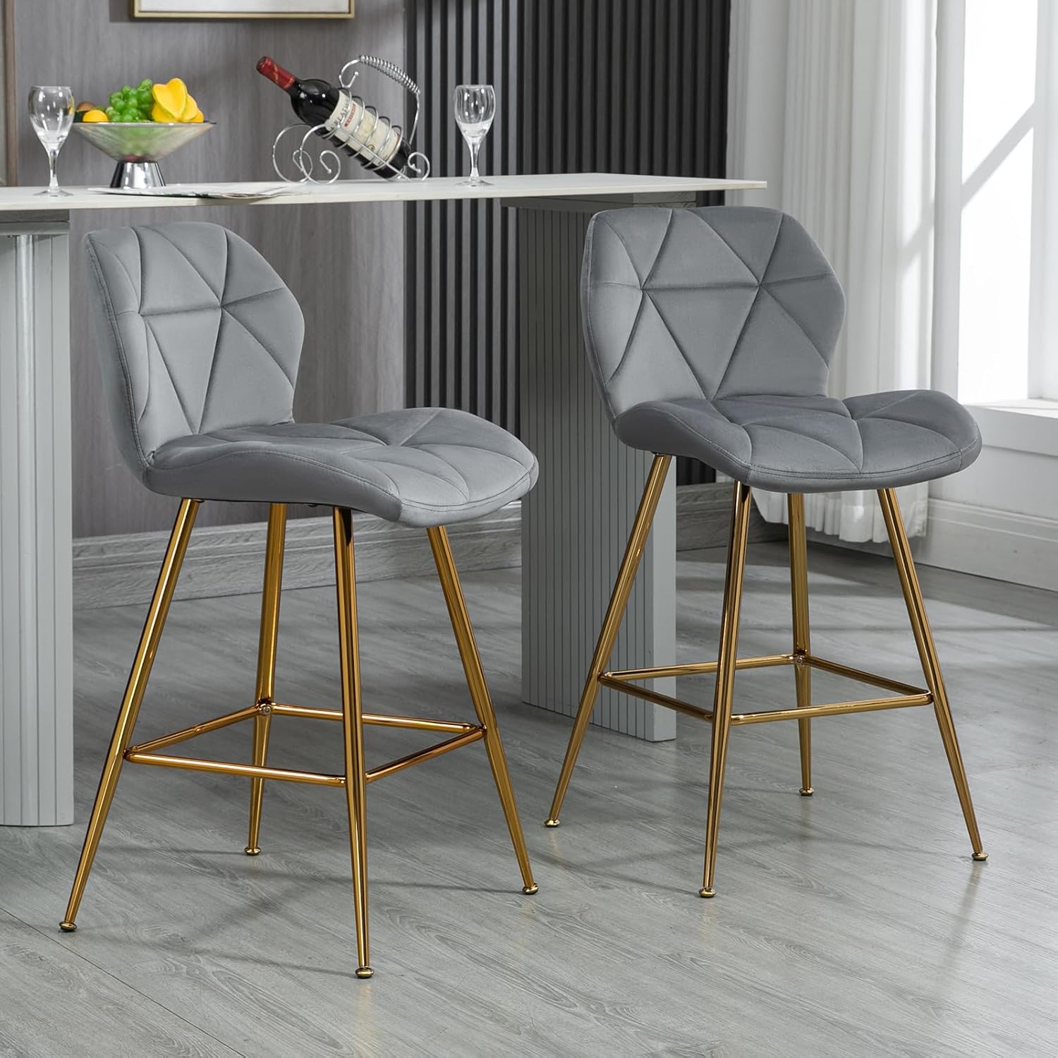 ZJhome Juego de 4 taburetes de bar modernos de terciopelo de 24 pulgadas, taburetes de bar de altura de encimera con reposapiés y patas doradas para