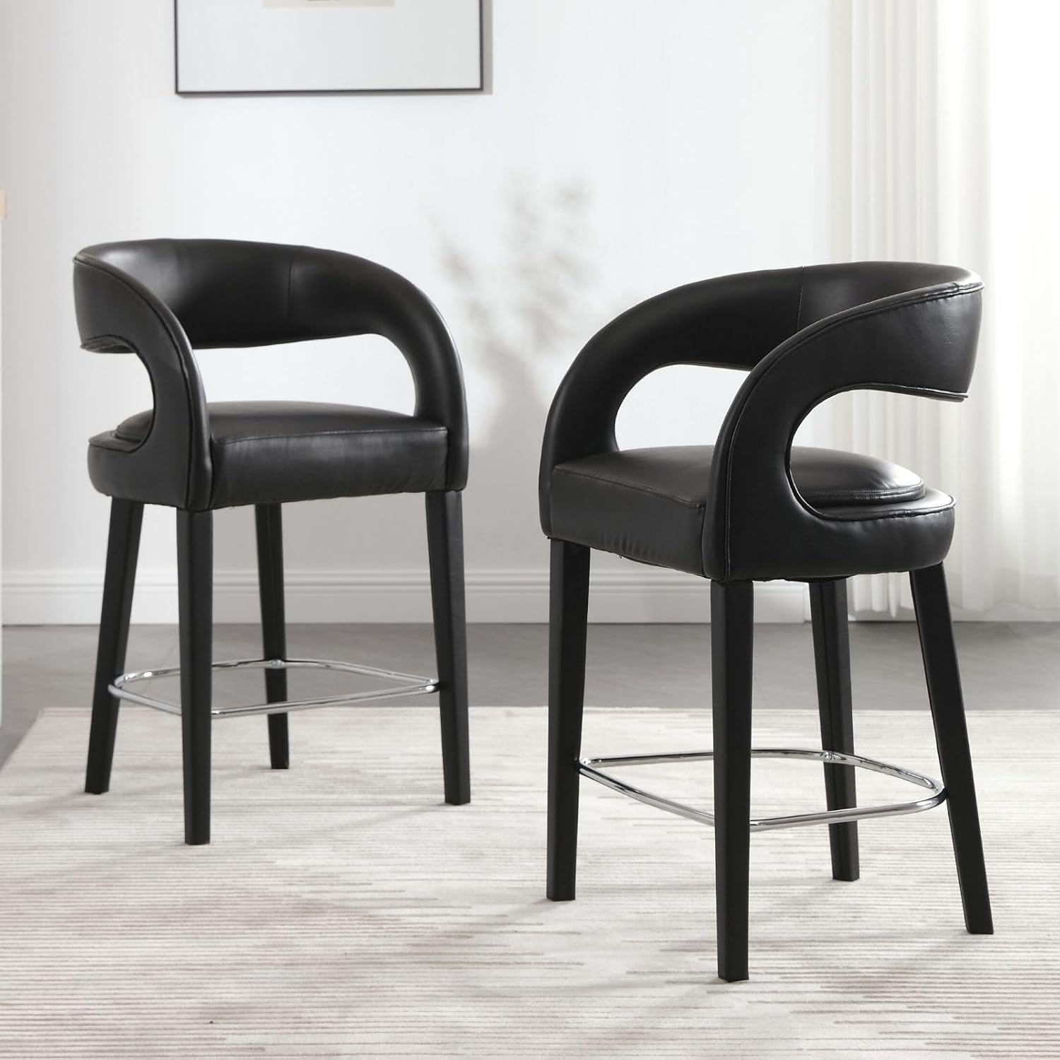 Juego de 2 taburetes de cuero negro para mostrador de barril, sillas de bar de madera de 26 pulgadas con respaldo tapizado para isla de cocina