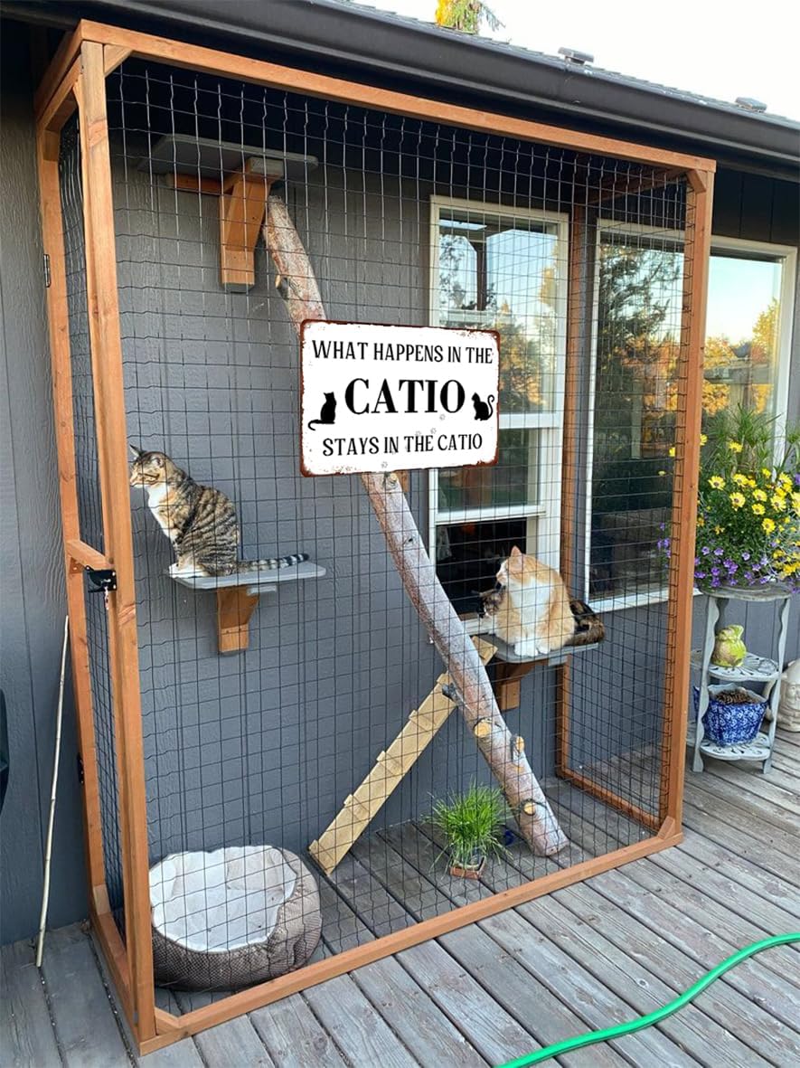 Letrero de metal con texto en inglés Cat Lover What Happens in the Catio Stays in the Catio para decoración de pared de casa de campo, póster