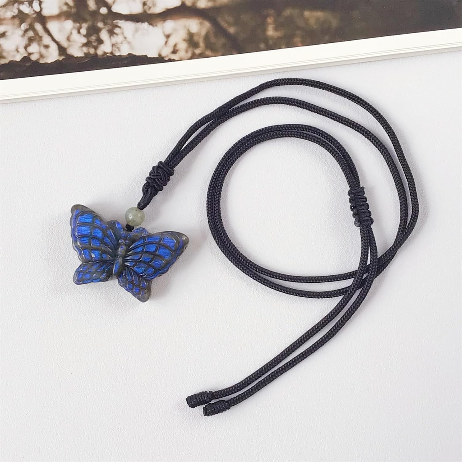 EDEN’S CALL Collar con colgante de piedra de cristal natural, cordón negro ajustable, collar de mariposa de cuarzo tallado