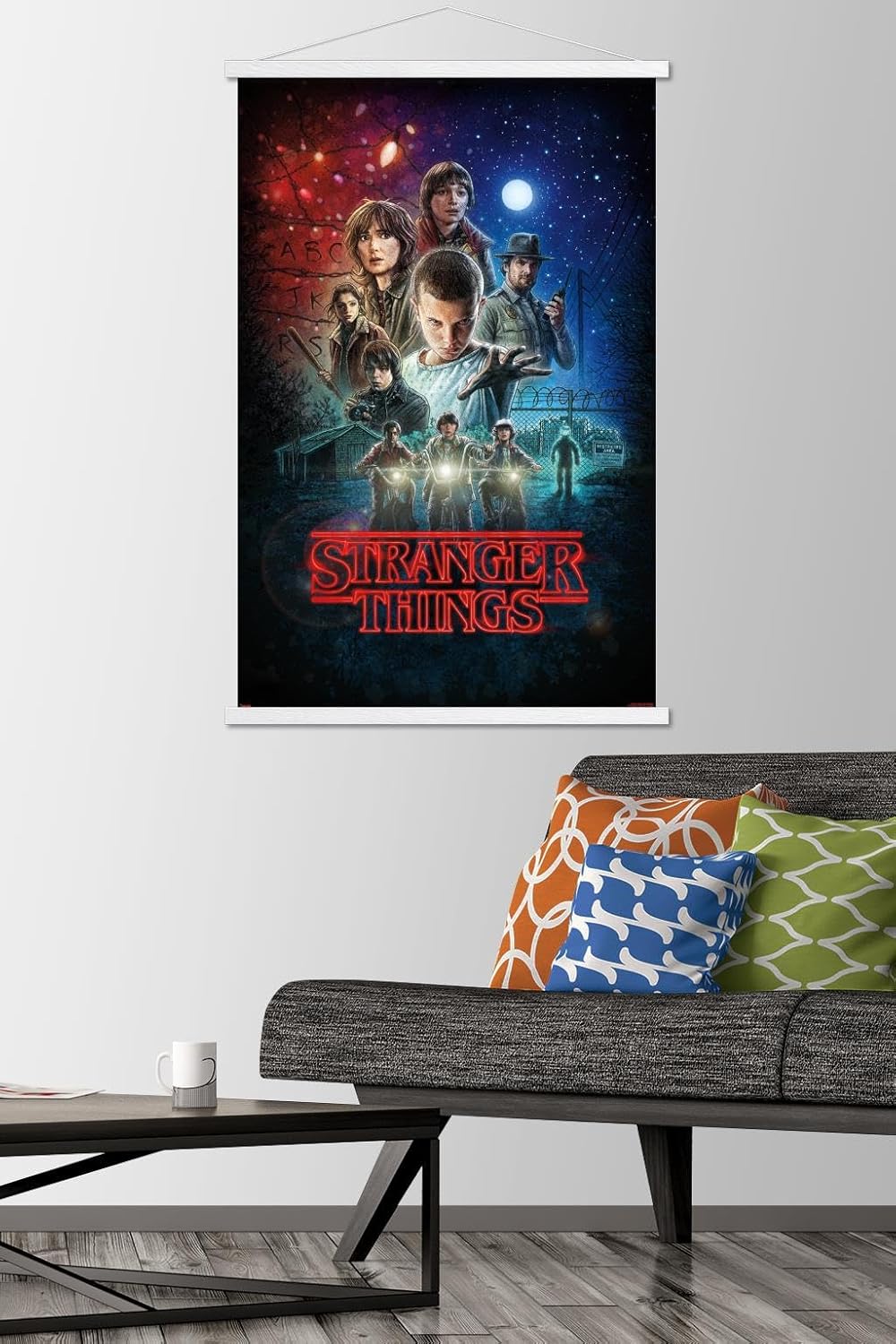 Trends International Netflix Stranger Things-One Sheet Wall Poster, 22.375 x 34 pulgadas, paquete estampado y colgador blanco