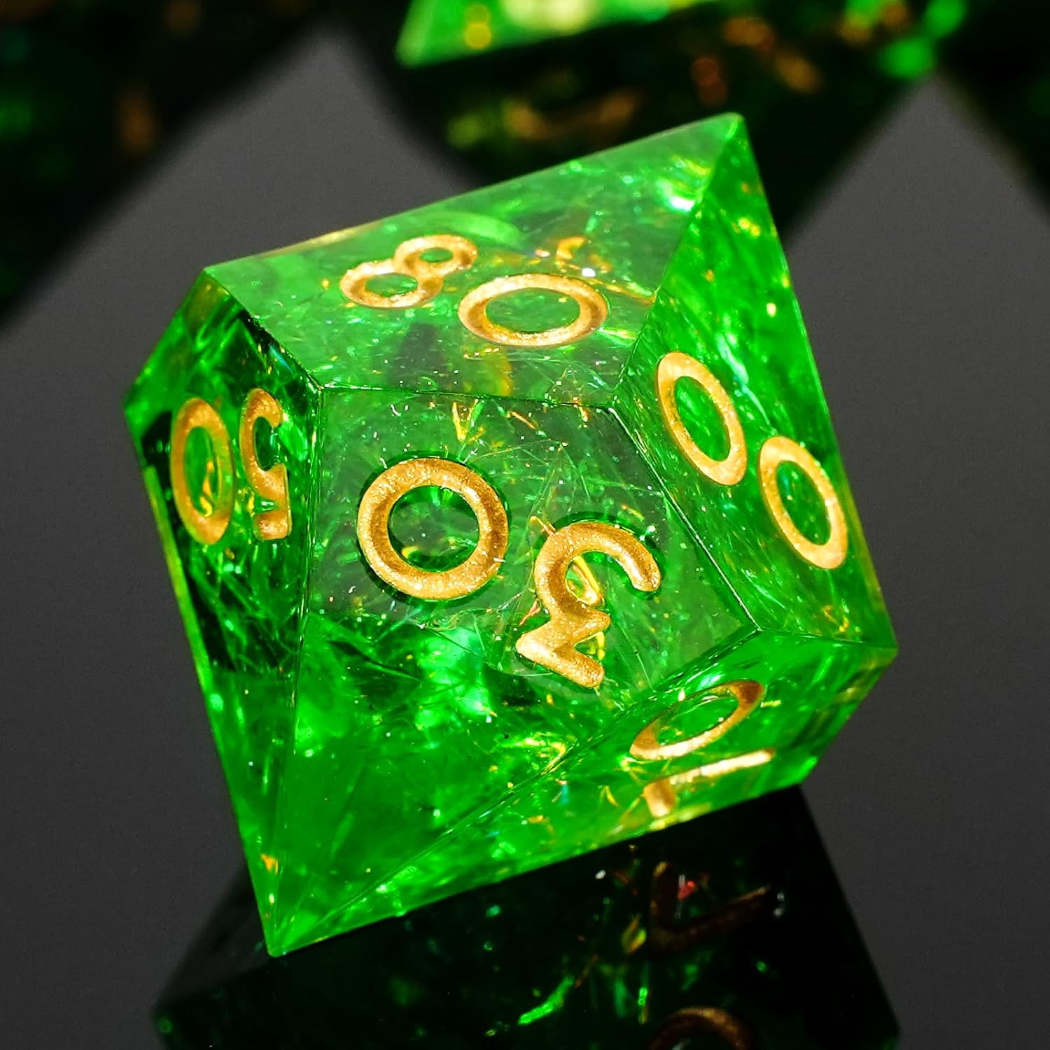 DND – Juego de dados con bordes afilados, 7 dados facetados DND, números dorados y hermosa caja de hierro, perfecto para juegos de rol y juegos de