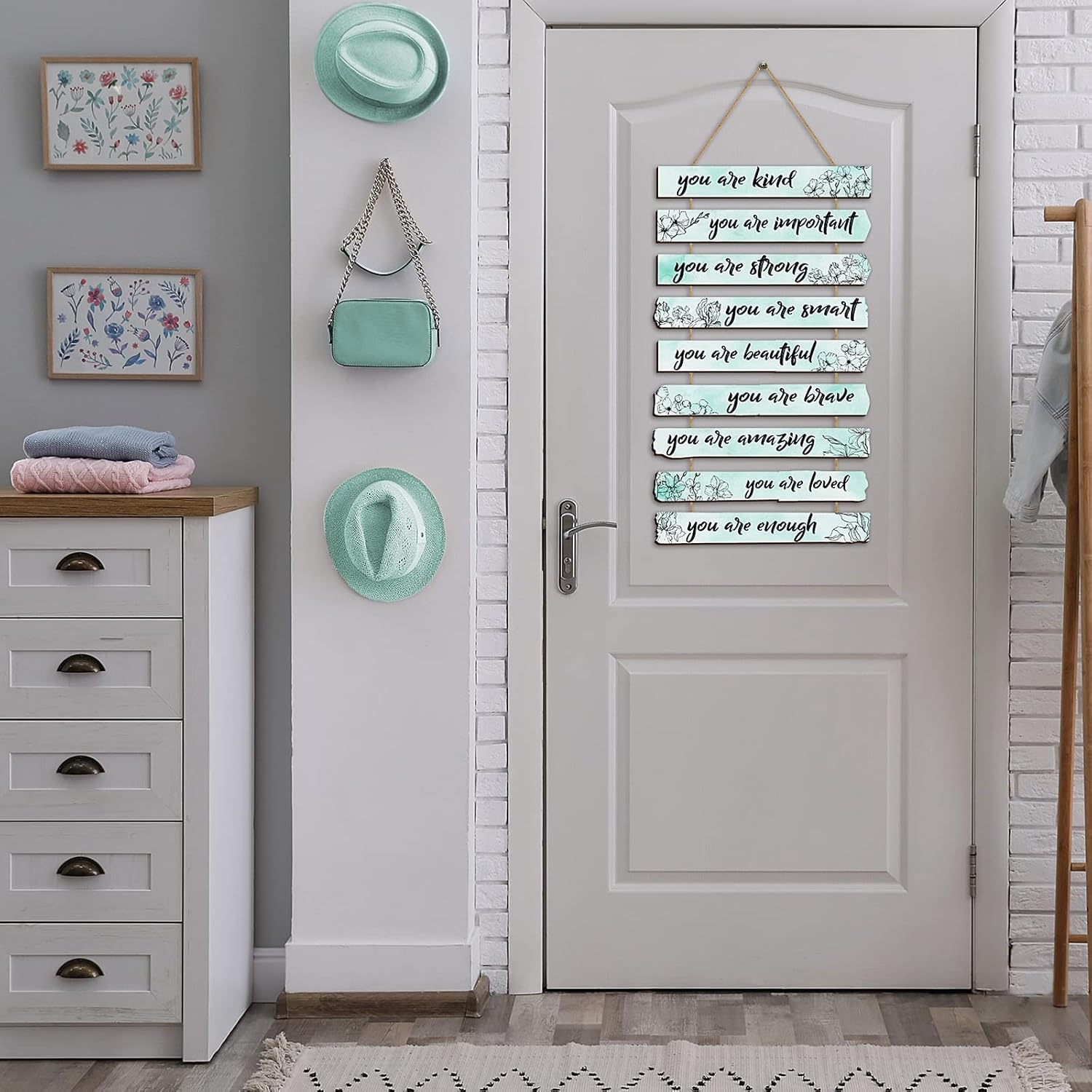 Un juego de 9 piezas inspiradoras de decoración floral para pared con texto en inglés “You Are Amazing Beautiful Loved Quotes Sign”, decoración