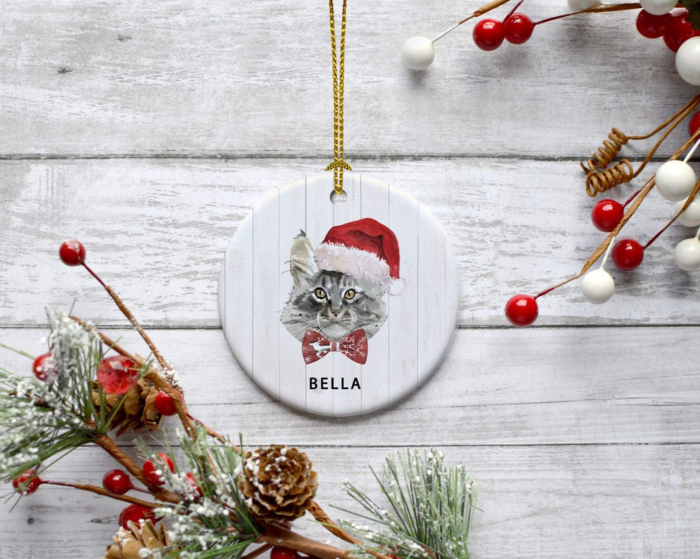 Andaz Press Adorno redondo personalizado de cerámica para árbol de Navidad, Maine Coon, corona de acebo, sombrero de Papá Noel, nombre