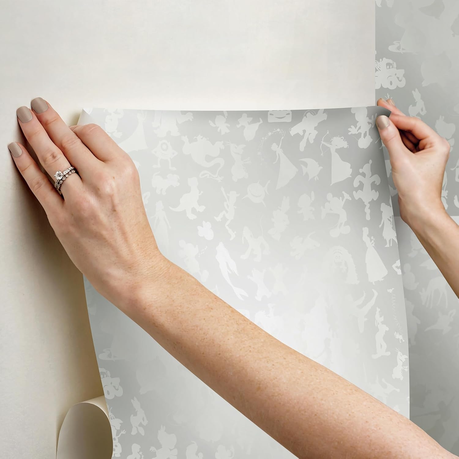 RoomMates Disney 100th Anniversary Characters – Papel pintado de perlas