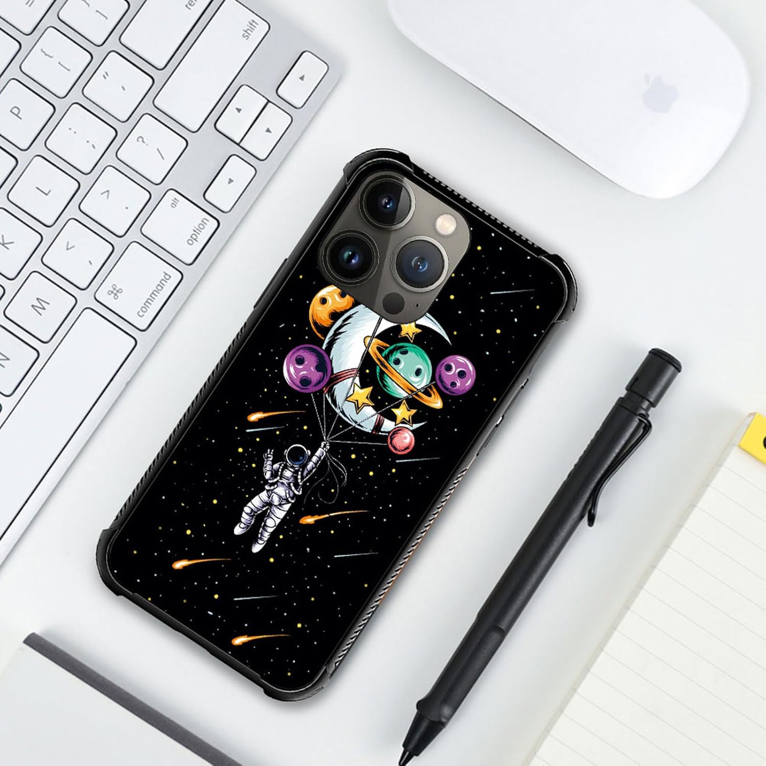 ZHEGAILIAN Funda compatible con iPhone 15 Pro Max, funda de astronauta sosteniendo un planeta de globo, parte trasera de vidrio templado + funda
