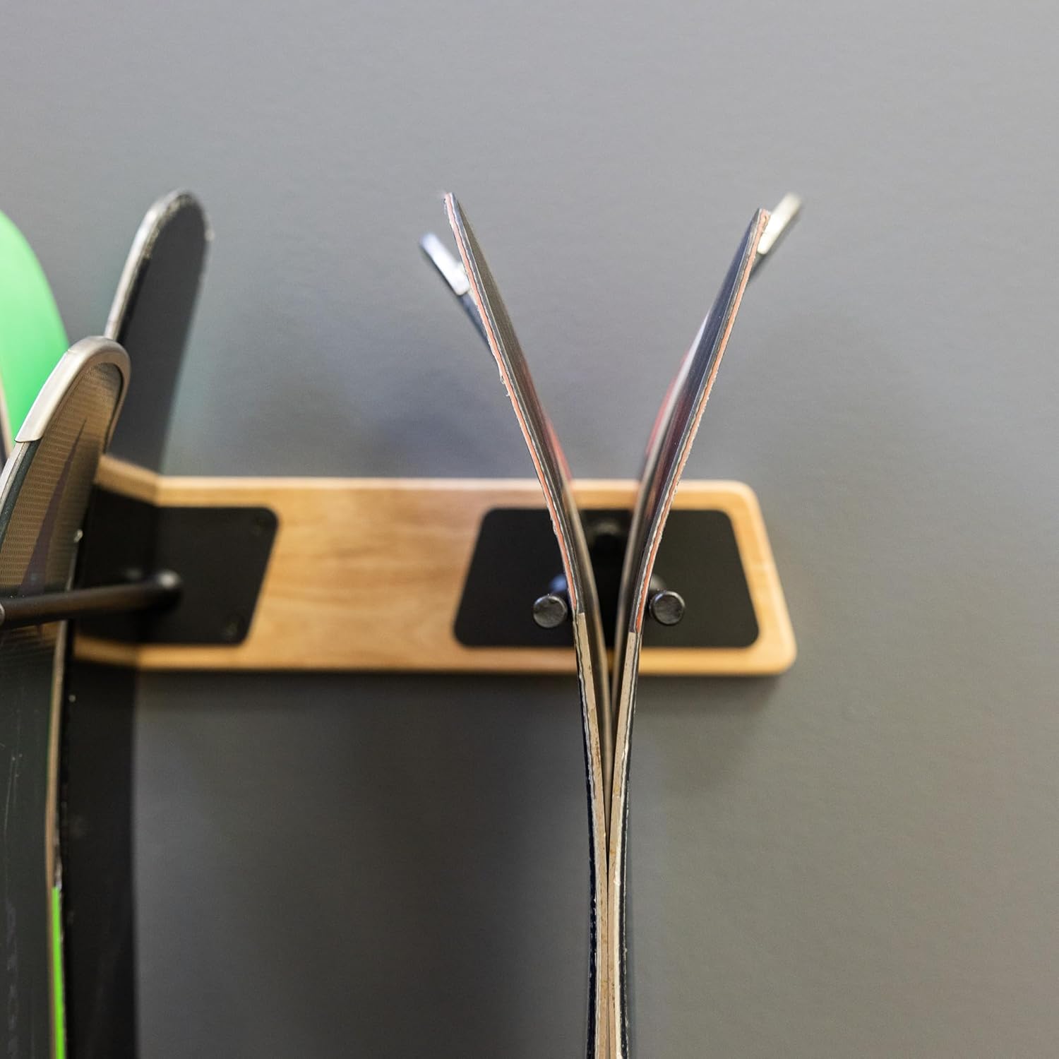 StoreYourBoard Estante de esquí de madera natural, montaje en pared, 6 almacenamientos, interior o garaje, madera y acero con capacidad para 150