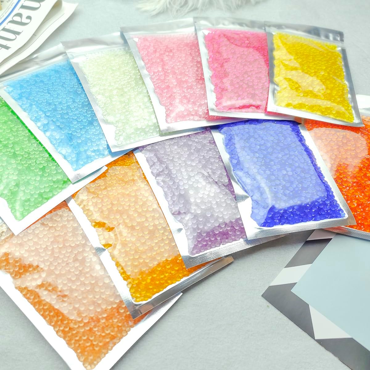 8000 diamantes de imitación de resina de 0.118 pulgadas con parte trasera plana, transparentes que brillan en la oscuridad, para manualidades,