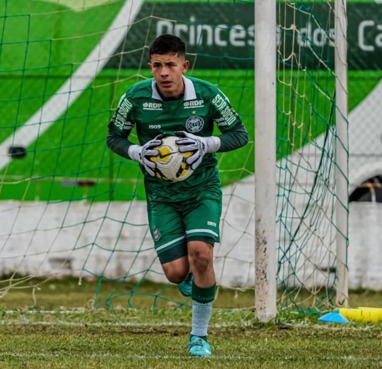 Fusion Blizzard – Guantes de portero de fútbol profesionales sin tirantes (tallas 7-11) agarre de contacto de 0.157 in  Corte negativo  Guantes de