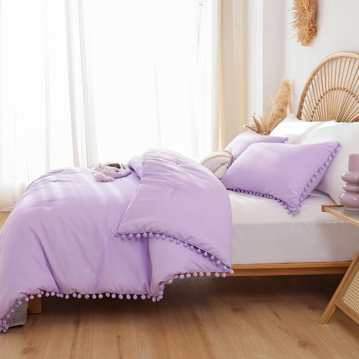 YIRDDEO Juego de edredón de 3 piezas, color morado lavanda, tamaño matrimonial, diseño de flecos y pompones, juego de ropa de cama lujoso y bohemio