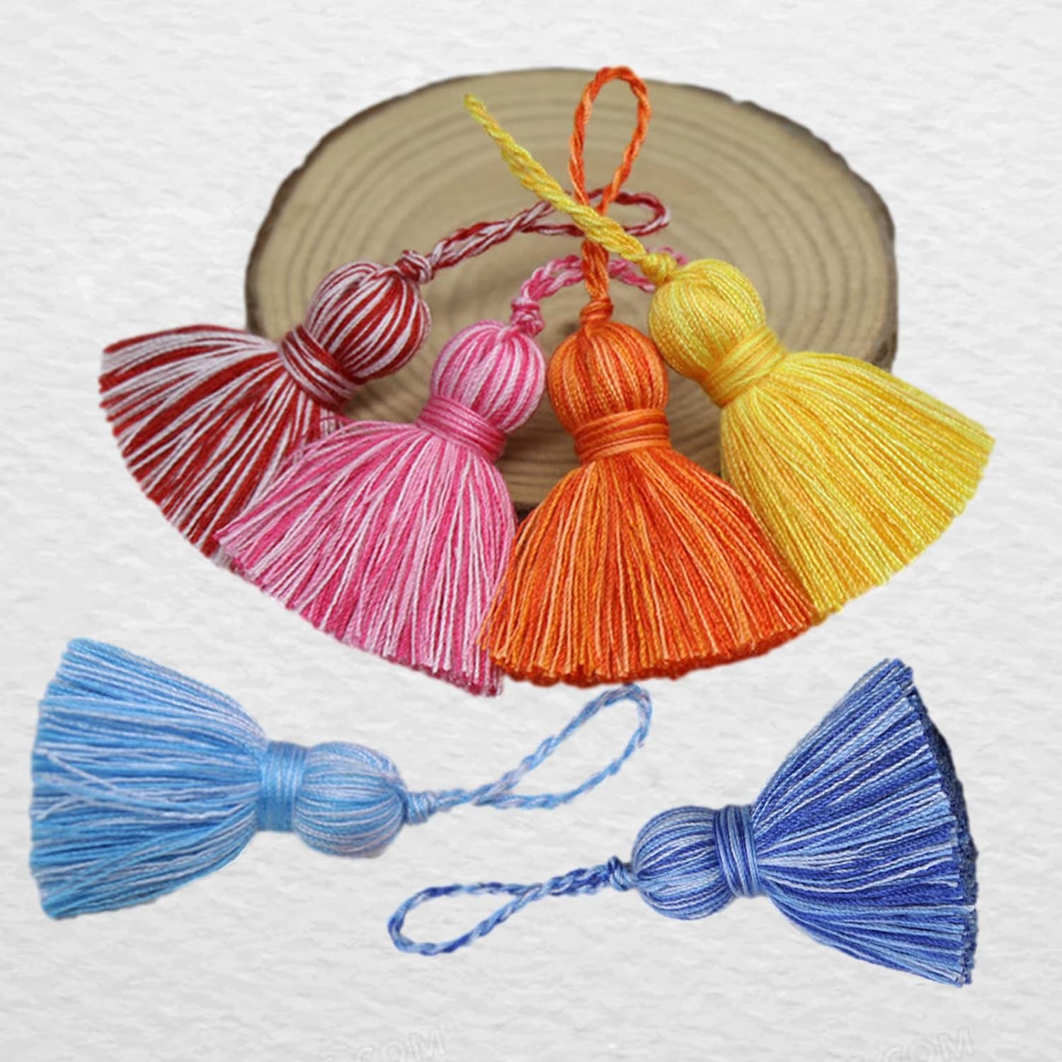 amokk Borlas pequeñas gruesas para marcapáginas con lazo para colgar, lindas borlas para manualidades, fabricación de joyas, 2.9 pulgadas, 24 piezas