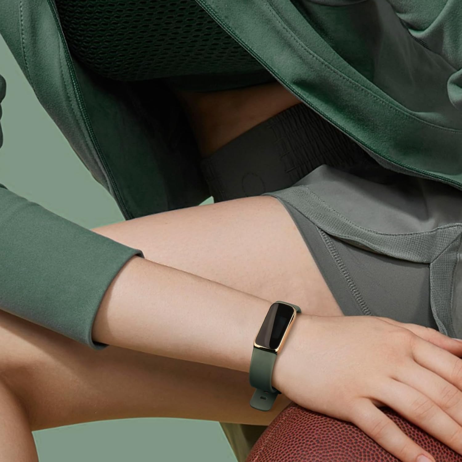 Paquete de 4 correas deportivas compatibles con Fitbit Luxe para mujeres y hombres, correas deportivas de repuesto de silicona suave para Fitbit