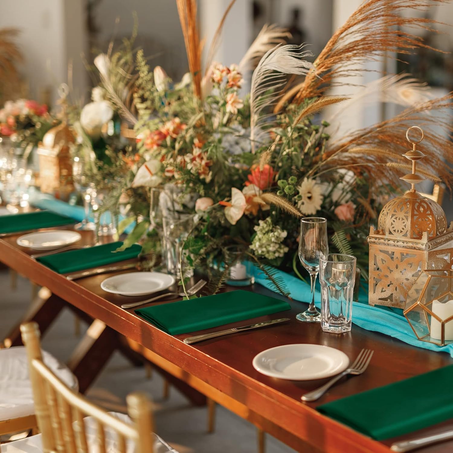 Aneco Paquete de 16 servilletas cuadradas de satén de seda brillante, servilletas de mesa de tela suave y lisa para Navidad, boda, banquete,