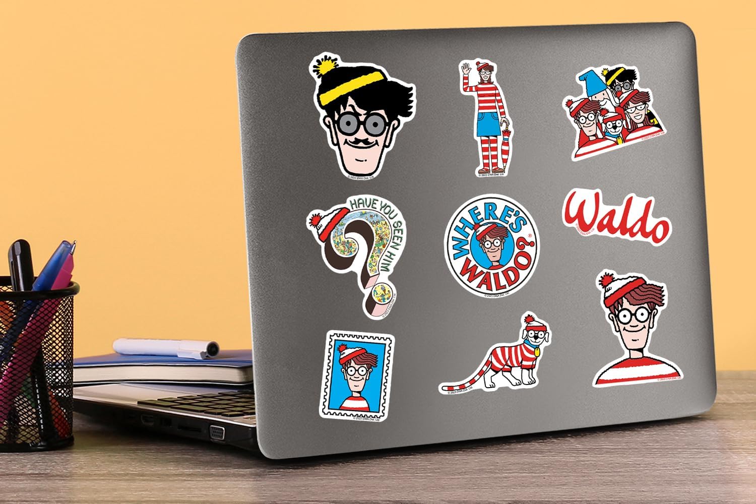 Where’s Waldo – Paquete variado de 50 calcomanías de vinilo grandes de lujo, para laptop, botella de agua, álbumes de recortes, tableta, monopatín,