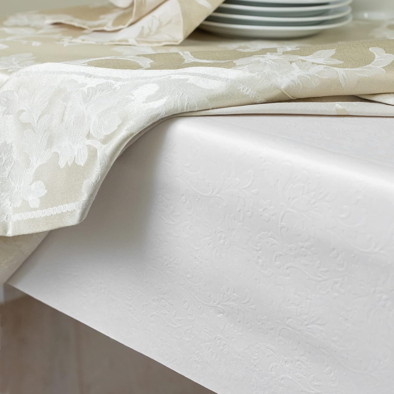 Benson Mills Almohadilla de mesa de vinilo resistente de lujo, protector de mesa de alta calidad, impermeable con respaldo de franela, diseño