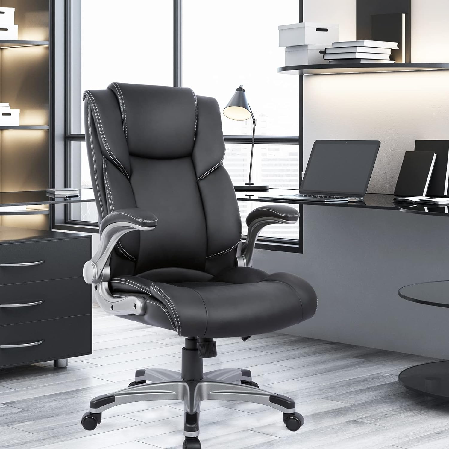 Silla de oficina ejecutiva de respaldo alto, silla ergonómica de cuero para computadora con brazos abatibles acolchados, bloqueo de inclinación