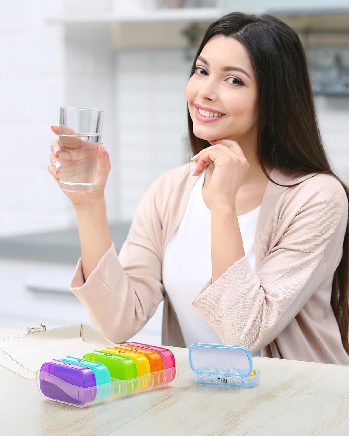 ZIKEE Paquete de 7 pastilleros extra grande, pastillero portátil para 7 días para bolsillo, bolso, pastillero semanal con diseño de doble