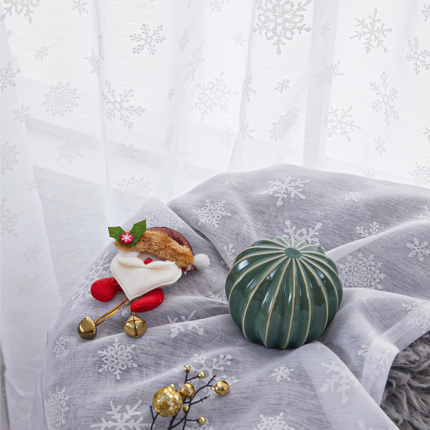 Vangao Cortinas traslúcidas blancas de Navidad con estampado de copos de nieve de 84 pulgadas de largo para sala de estar, dormitorio, telón de