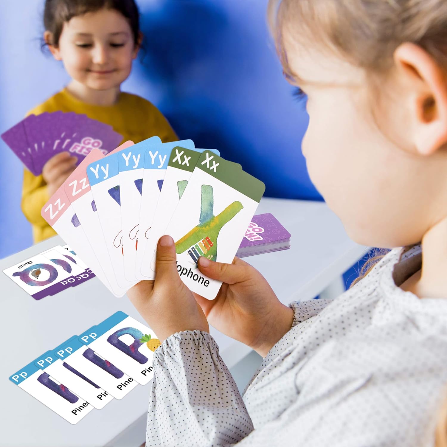 BenBen Juego de cartas Alphabet Go Fish para niños, 104 cartas, cartas de aprendizaje ABC de gran tamaño, juegos de memoria a juego, 2 a 8